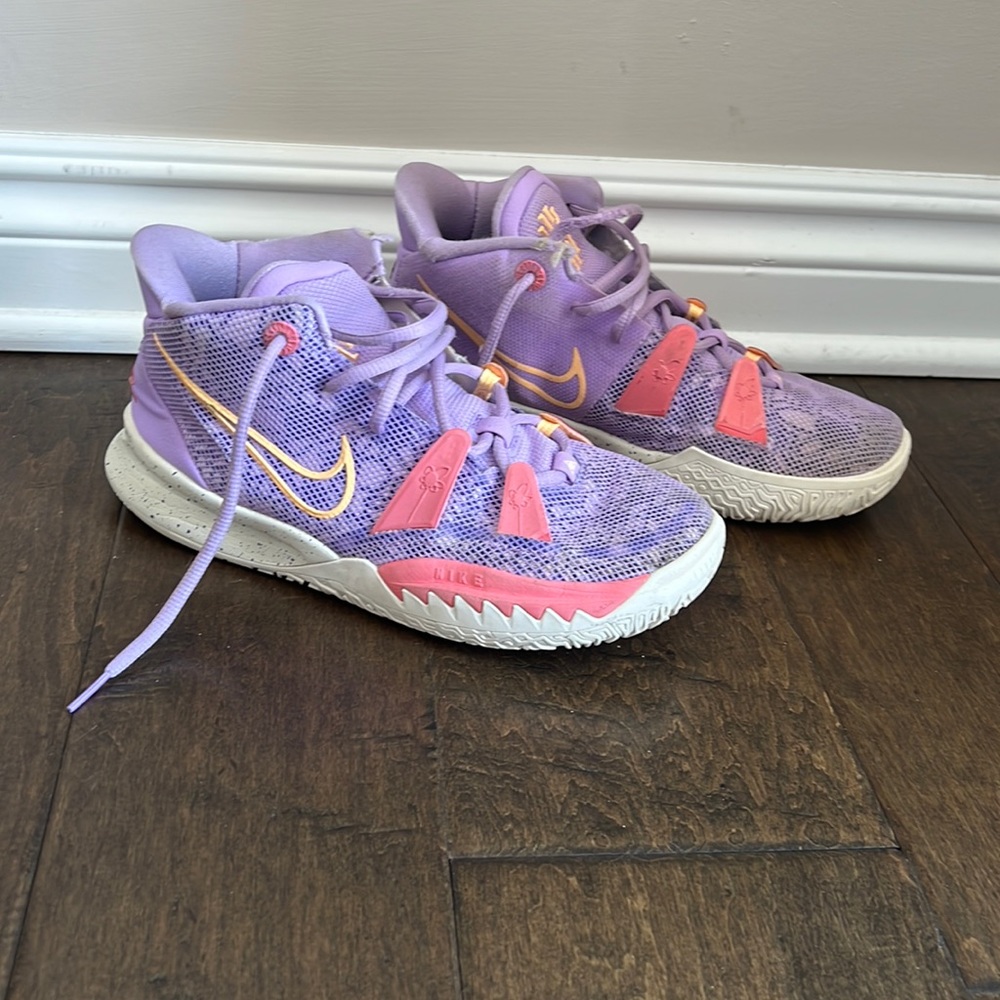Nike Kyrie ‘Daughters’ sneakers